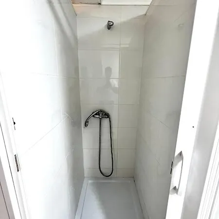 Double With Shared Bathroom G1 In