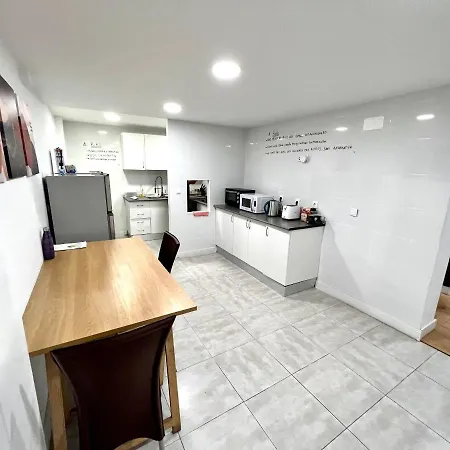 Double With Shared Bathroom G1 In Oeiras